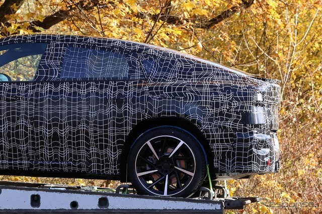 BMW iX4 市販型のプロトタイプ