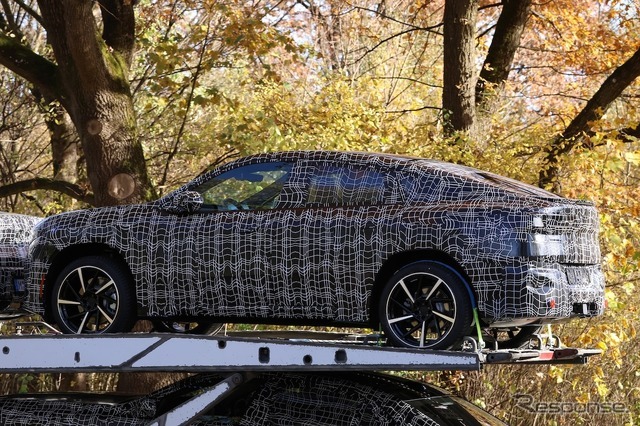 BMW iX4 市販型のプロトタイプ