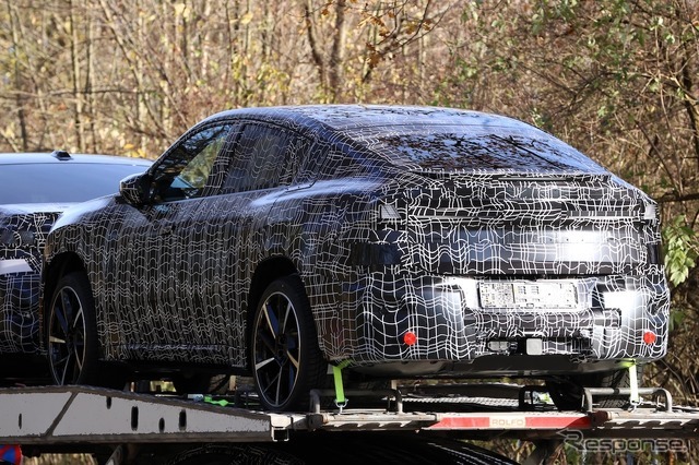 BMW iX4 市販型のプロトタイプ