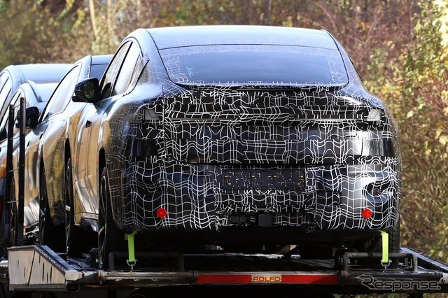 BMW iX4 市販型のプロトタイプ