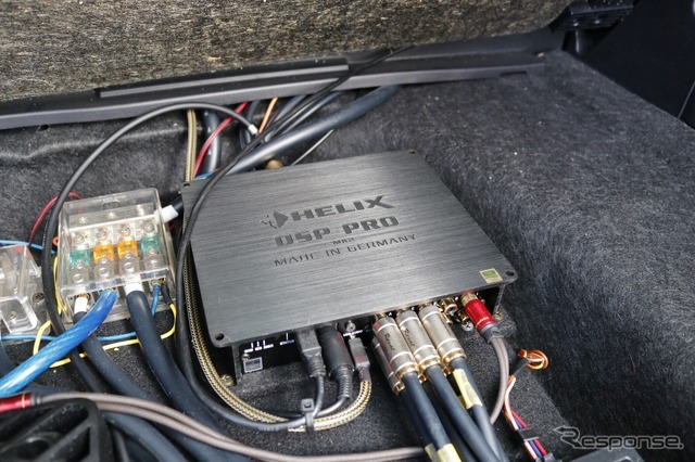 システムをまとめ上げるDSPにはヘリックスのDSP PRO MK2を採用。フロント3ウェイ＋サブウーファーのシステムをコントロールする。