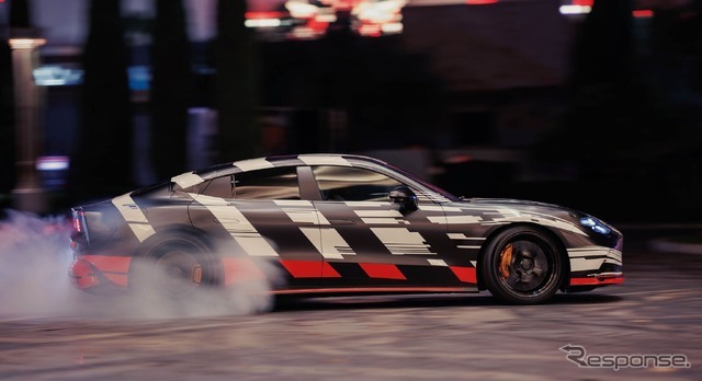 メルセデスAMG GT 4ドアクーペ 次期型のプロトタイプ