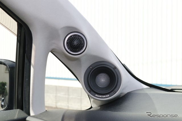 フロントスピーカーにはクワトロリゴのラプソディをチョイス。ツイーターとミッドレンジをスマートにAピラーに収める。