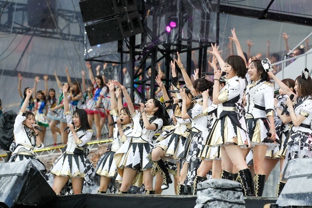 「AKB48 37thシングル選抜総選挙 <第1部>AKB48グループによるライブ」 (C)AKS