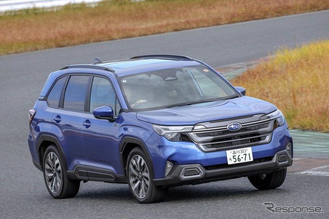 「2025-2026 日本カー・オブ・ザ・イヤー」を受賞したスバル フォレスター