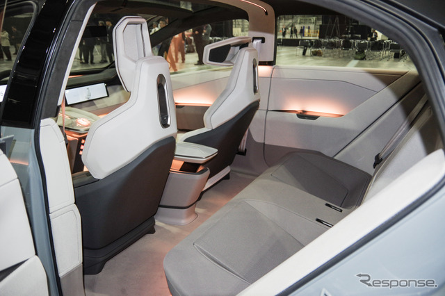 トヨタ カローラコンセプト（ジャパンモビリティショー2025）