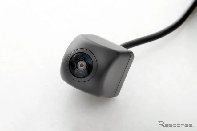 左右180度の広角カメラを採用