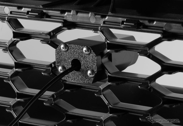 専用ブラケットで走行中でも揺れが少なく強固に装着出来る