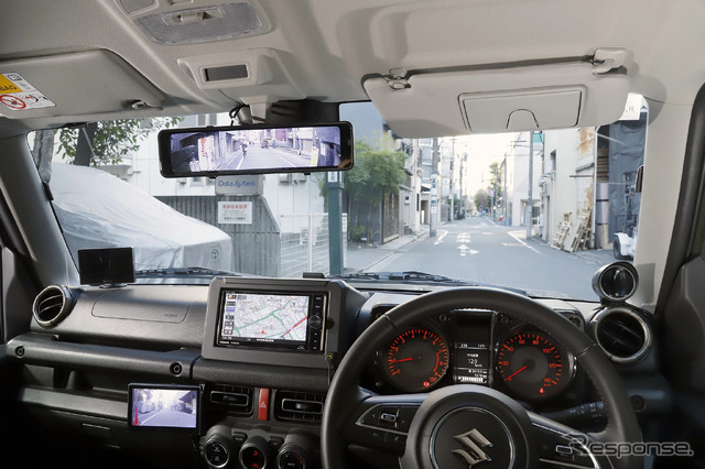 カメラは視野角180度なので特に見えづらい左前方もしっかりと見える