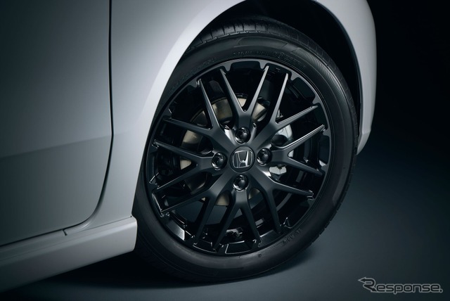 ホンダ N-BOX CUSTOM の「BLACK STYLE」