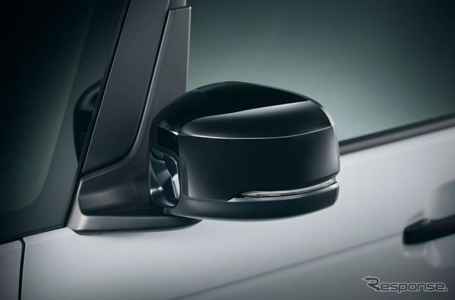 ホンダ N-BOX CUSTOM の「BLACK STYLE」