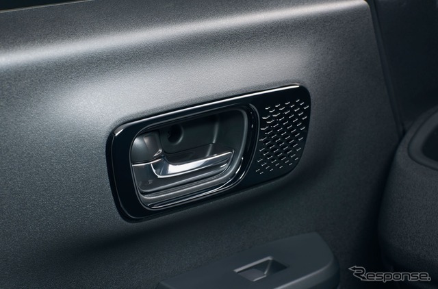 ホンダ N-BOX CUSTOM の「BLACK STYLE」