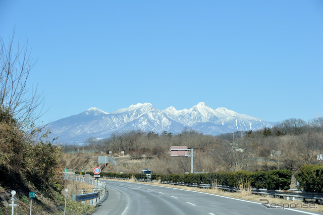 中央フリーウェイをひた走ると、とうとう目の前に八ヶ岳が！