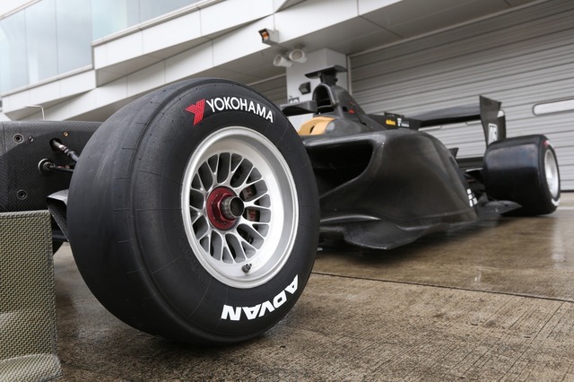 今季、何度か実施されてきた開発テストで撮影されたと思われる「SF14＋YOKOHAMA」。