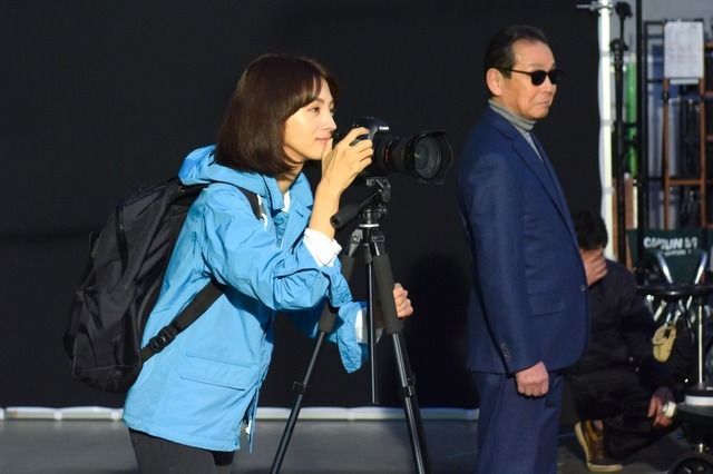 サントリーコーヒー「プレミアムボス ザ・ラテ」新TV-CM「プレミアム城跡」篇