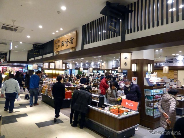 岡崎SA内の土産物店