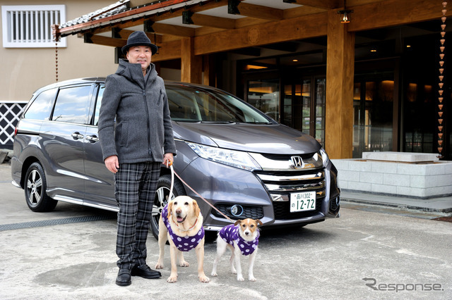 ホンダ オデッセイハイブリッド に愛犬を乗せて…ペット旅を快適にする専用グッズ