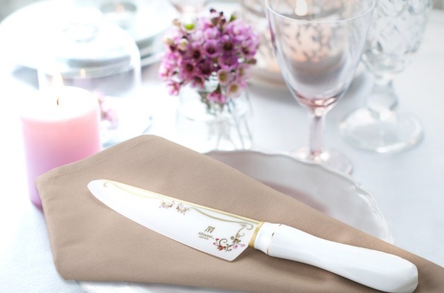 ダイニングシーンを華やかに彩るMinova Ceramic Jewel Knives（ミノバ セラミック ジュエル ナイフ）の「ROYAL GARDEN」