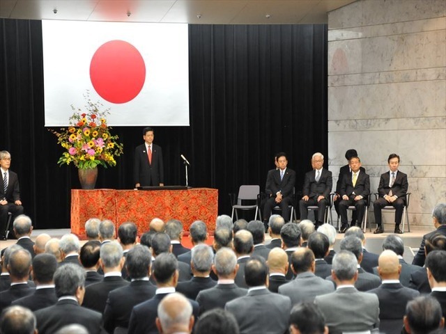 製造を除く、旅客、運輸、整備、販売などの関係者212人が表彰を受けた