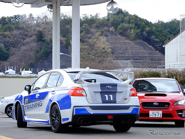 スバルドライビングアカデミートレーニング車（WRX STIやBRZなど）による高速周回路体験（栃木県佐野市、スバル研究実験センター）