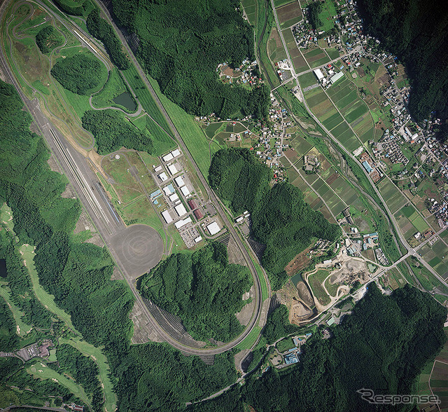 栃木県佐野市、スバル研究実験センターの上空写真