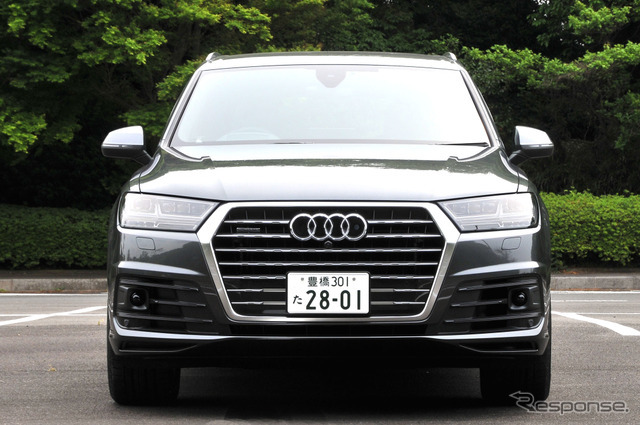 アウディ Q7 3.0TFSIクワトロ