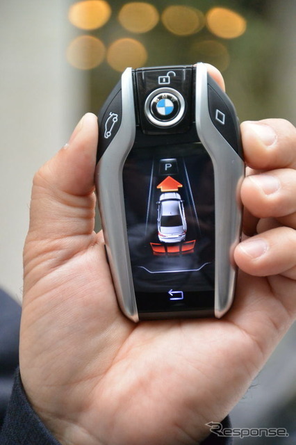 BMW 7シリーズ リモート・パーキング デモ