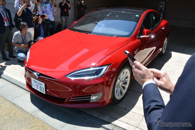 テスラ モデルS 自動駐車機能サモン