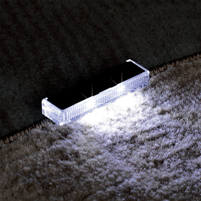 ［写真3］ セイワ『LEDフロアライト 4連』