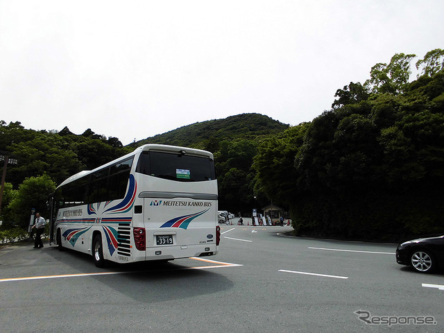 ジェットスター・ジャパンとウィラートラベルがコラボした「AIR & BUS成田発伊勢行きツアー」。中部国際空港から伊勢市までは、伊勢湾沿いを行く名鉄観光バスで