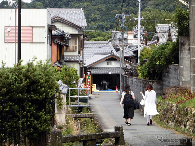 伊勢神宮、内宮と外宮を結ぶ旧街道・古市参宮街道を歩く。江戸時代のにぎわいを感じる猿田彦神社や麻吉旅館へ（AIR & BUS成田発伊勢行きツアー）