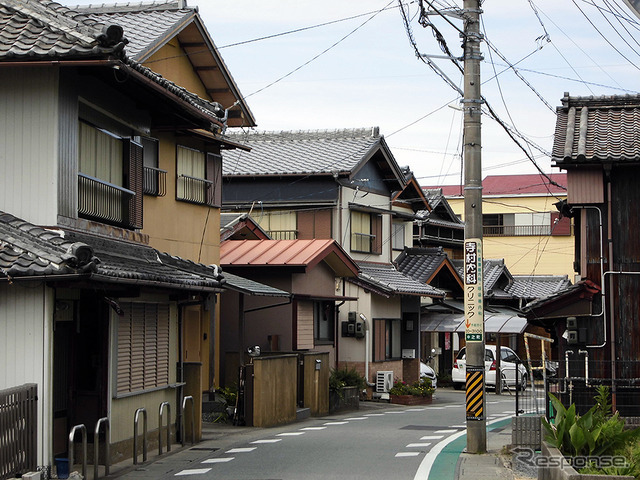 伊勢神宮、内宮と外宮を結ぶ旧街道・古市参宮街道を歩く。江戸時代のにぎわいを感じる猿田彦神社や麻吉旅館へ（AIR & BUS成田発伊勢行きツアー）