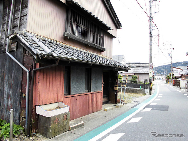 伊勢神宮、内宮と外宮を結ぶ旧街道・古市参宮街道を歩く。江戸時代のにぎわいを感じる猿田彦神社や麻吉旅館へ（AIR & BUS成田発伊勢行きツアー）