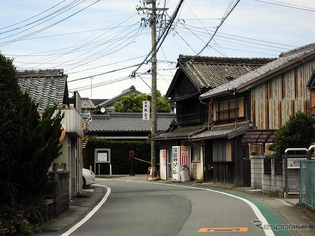 伊勢神宮、内宮と外宮を結ぶ旧街道・古市参宮街道を歩く。江戸時代のにぎわいを感じる猿田彦神社や麻吉旅館へ（AIR & BUS成田発伊勢行きツアー）