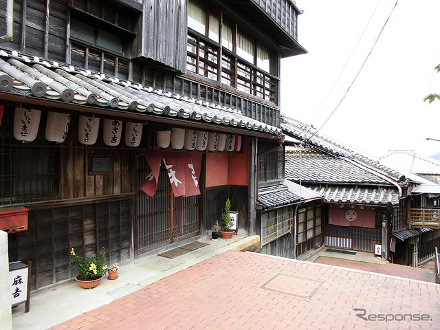 伊勢神宮、内宮と外宮を結ぶ旧街道・古市参宮街道を歩く。江戸時代のにぎわいを感じる猿田彦神社や麻吉旅館へ（AIR & BUS成田発伊勢行きツアー）