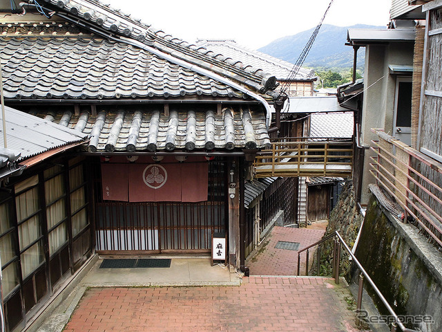 伊勢神宮、内宮と外宮を結ぶ旧街道・古市参宮街道を歩く。江戸時代のにぎわいを感じる猿田彦神社や麻吉旅館へ（AIR & BUS成田発伊勢行きツアー）