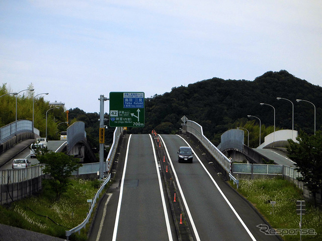 伊勢神宮、内宮と外宮を結ぶ旧街道・古市参宮街道を歩く。江戸時代のにぎわいを感じる猿田彦神社や麻吉旅館へ（AIR & BUS成田発伊勢行きツアー）