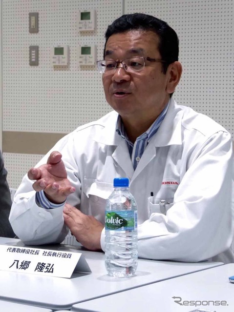 インタビューに答える八郷隆弘社長
