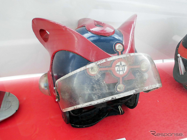 ヘルメットなどの各小道具も展示された（「東京スカイツリー ウルトラ作戦第634号」、6月10日～7月21日）