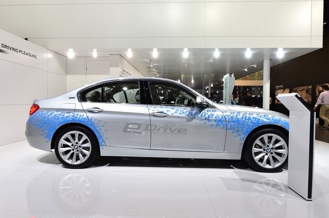 BMW 330e（東京モーターショー15）