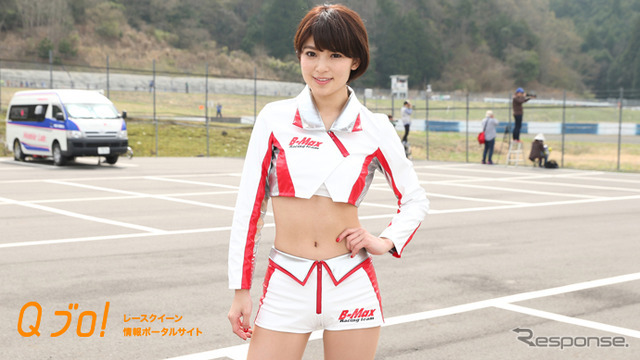 B-MAX Racing girl