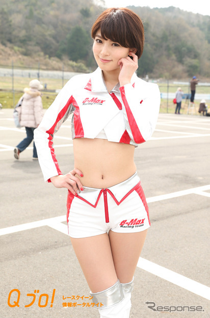 B-MAX Racing girl