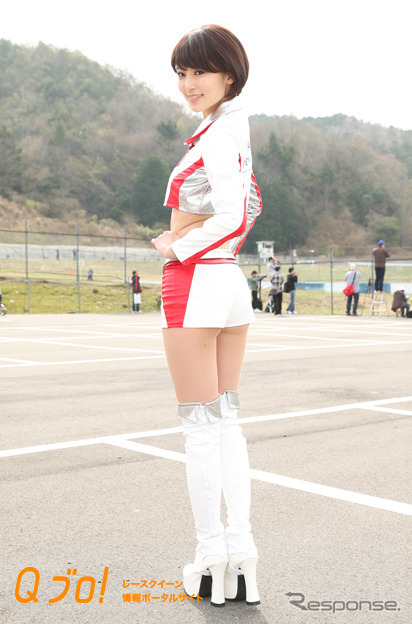 B-MAX Racing girl