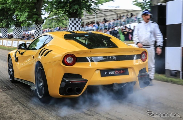 フェラーリ F12 tdf