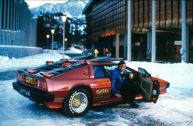 1981年 「ユア・アイズ・オンリー」 スキー場を舞台にスパイクタイヤを履いた「ロータス エスプリターボ」が暴れまくる！