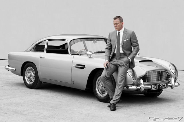 2012年 「スカイフォール 」007の代名詞「アストンマーティンDB5」は近年の007でも大活躍する。