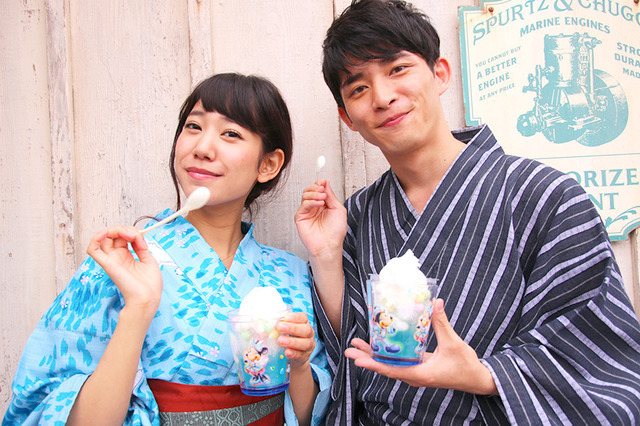 リバティ・ランディング・ダイナー「クリーム・シェイブアイス（ブルーゼリー＆レモンシロップ）、スーベニアカップ付き」（￥860）in東京ディズニーシー