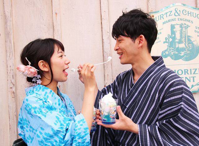 リバティ・ランディング・ダイナー「クリーム・シェイブアイス（ブルーゼリー＆レモンシロップ）、スーベニアカップ付き」（￥860）in東京ディズニーシー