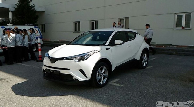 トヨタ C-HR スクープ写真