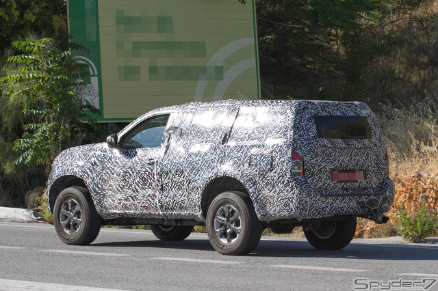 日産　NP300 ナバラSUV スクープ写真